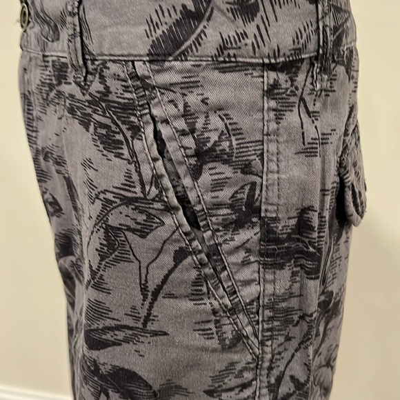 Paradise Collection Men's Black and Gray Tropical Print Cargo Shorts Size 36 - Picture 6 of 13
